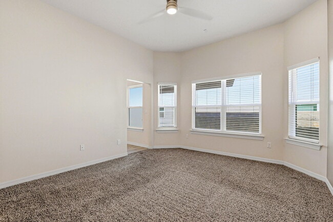 Building Photo - 649 La Entrada Cir