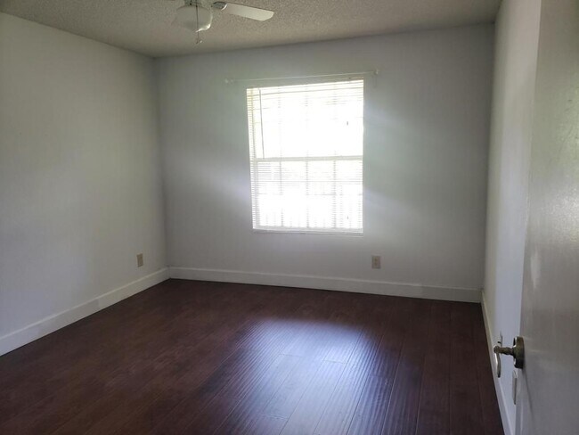 Building Photo - 11520 Westwood Blvd