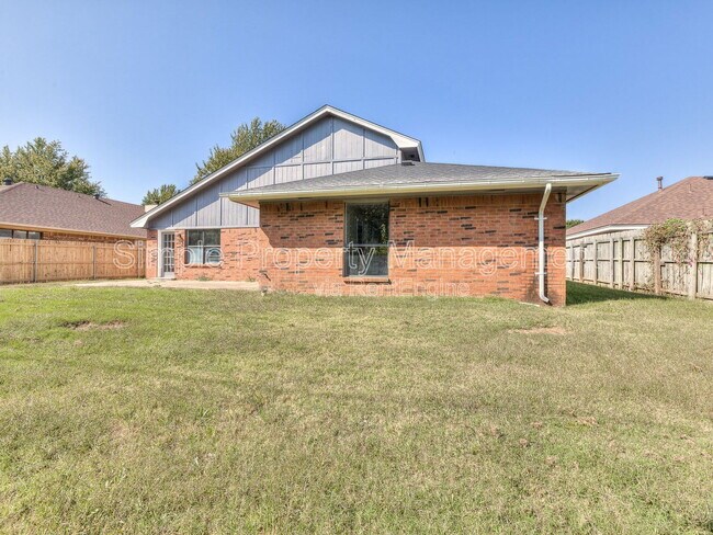 Building Photo - 2320 Yellowstone Dr
