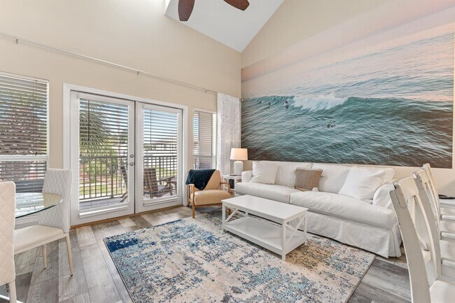 Building Photo - Beautifully furnished 2B/2B condo steps from Gulf of Mexico available for long term lease!