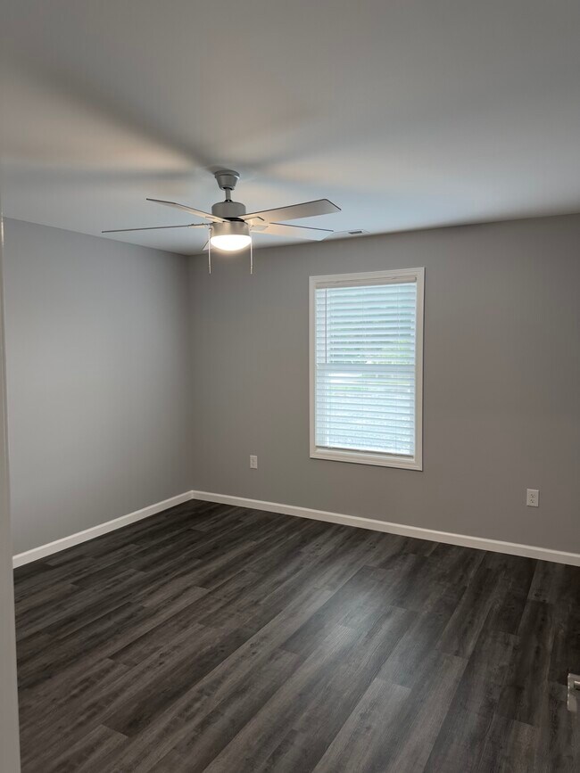 Building Photo - 105 Leslies Home Dr