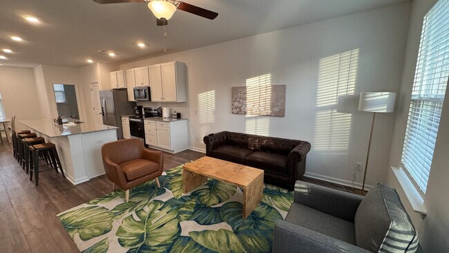 Primary Photo - 157 Roxanne Dr