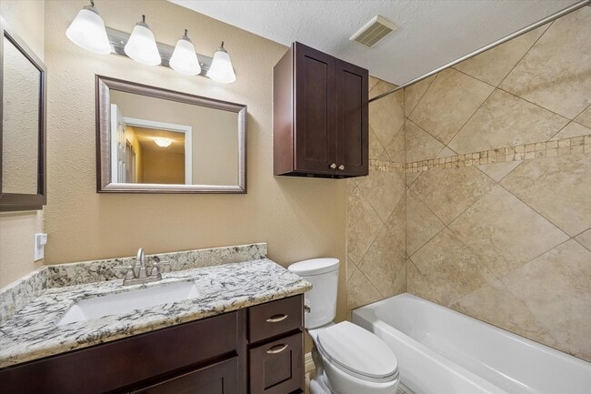 Building Photo - 9 E Willowood Ct