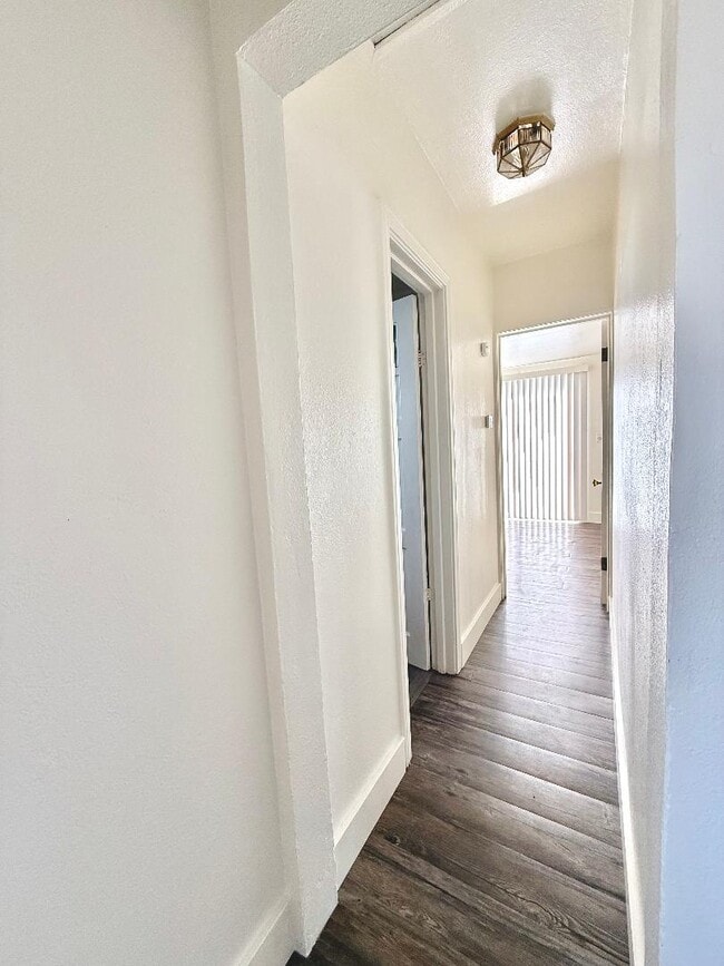 Building Photo - 2236 Home Dr