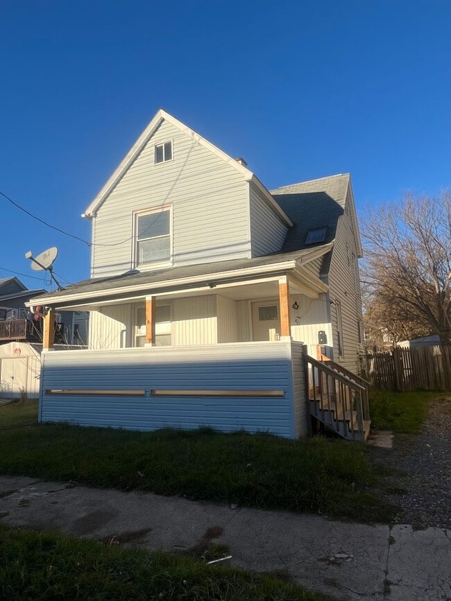 Building Photo - 2 bedroom single family house