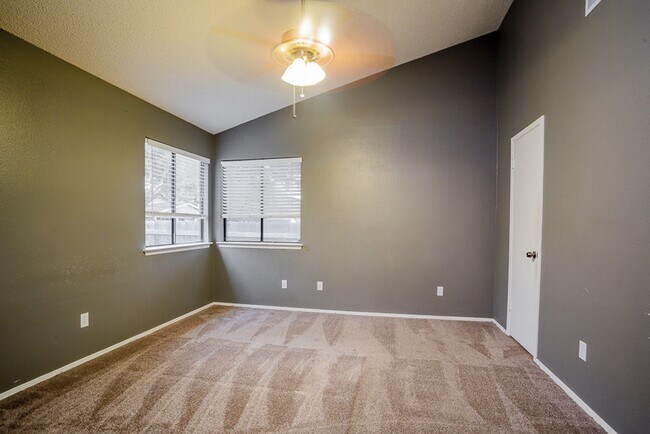 Building Photo - Spacious 3-Bedroom Single Family Home in S...