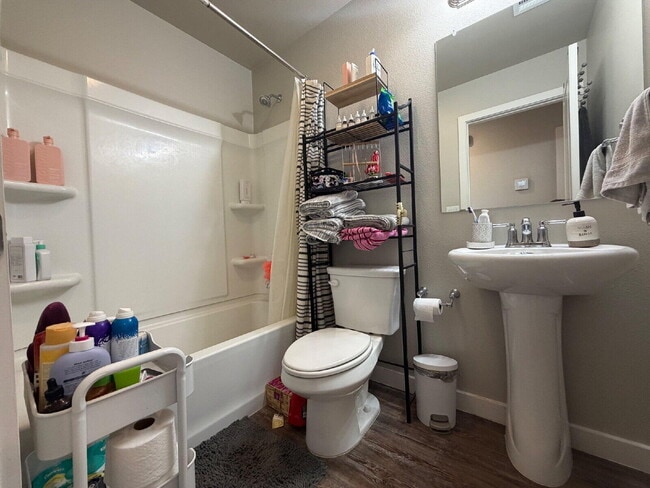 Building Photo - 2911 Bryan Ave