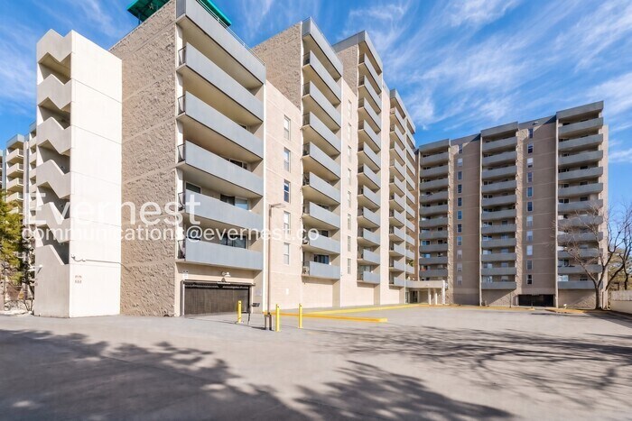 Building Photo - 601 W 11th Ave