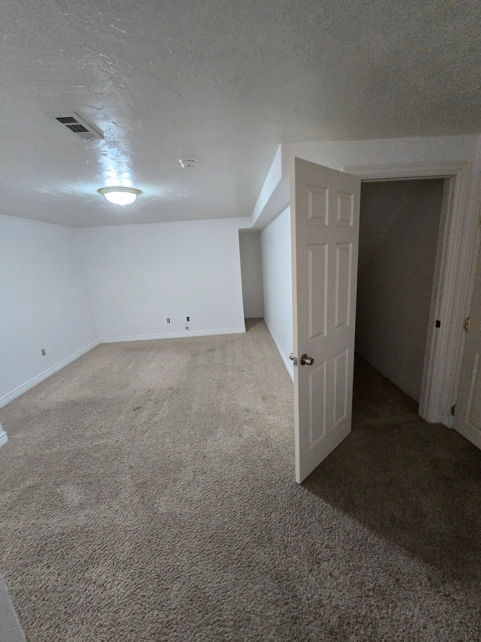 Building Photo - 13536 S Rose Hill Dr