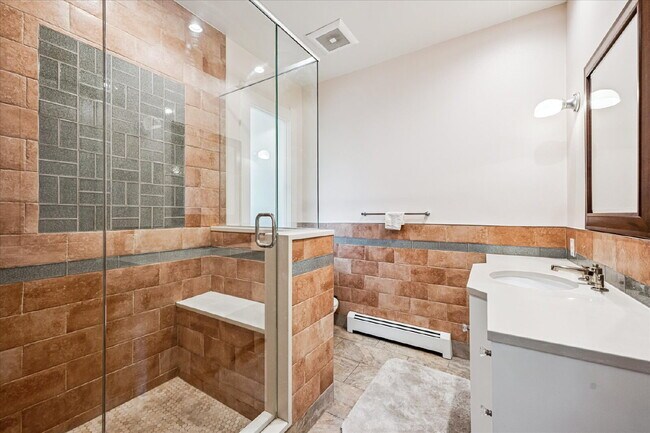 Building Photo - Spacious Comfort in Park Hill – 4-Bed, 2.5...