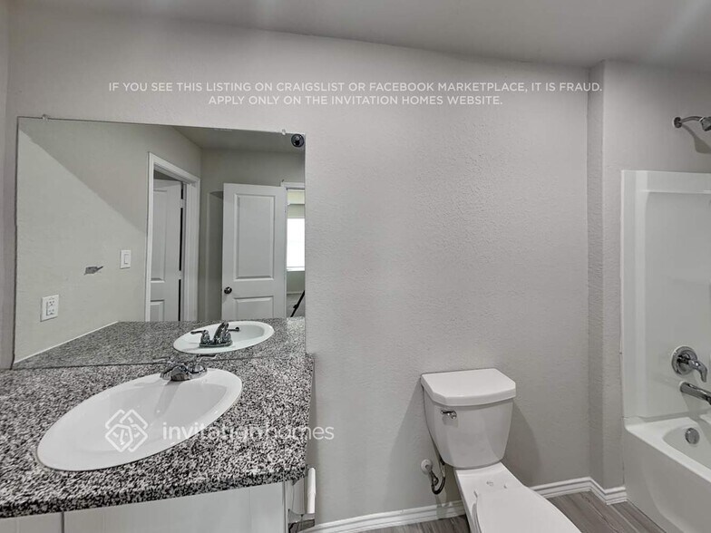 Building Photo - 3238 Kornberg Dr