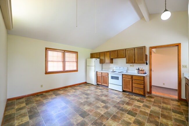 Building Photo - 4232 Chesser Rd