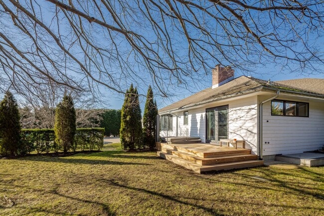 Building Photo - 89 Pantigo Rd