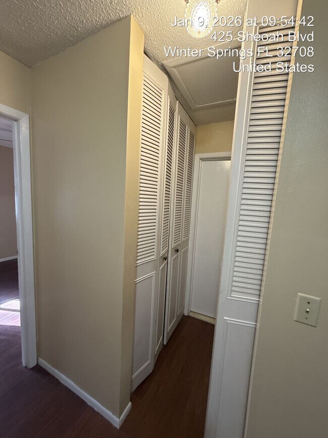 Building Photo - 427 Sheoah Blvd