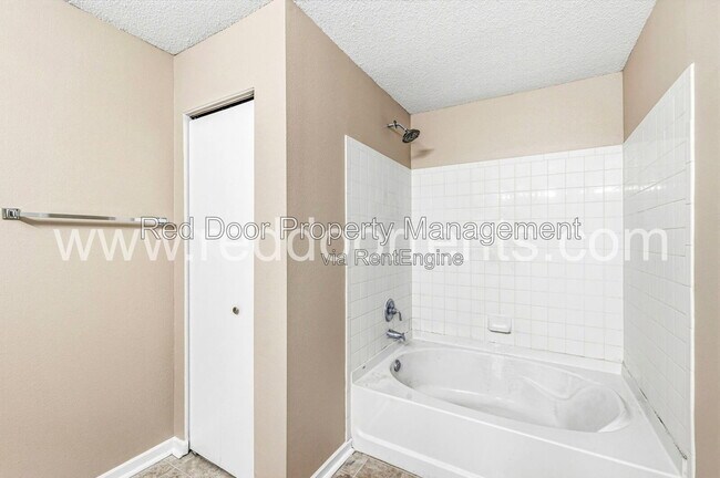 Building Photo - 6533 Newstead Dr