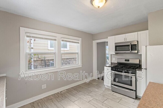 Building Photo - 5342 Park Ave