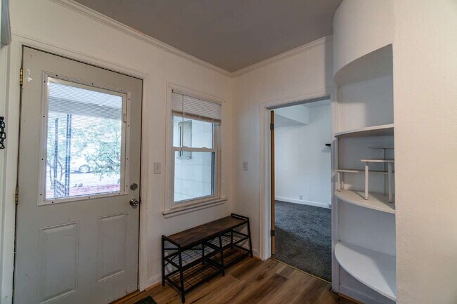 Building Photo - Updated 3-Bedroom Townhouse-Style Duplex with Modern Kitchen & Bath – Pets Welcome!