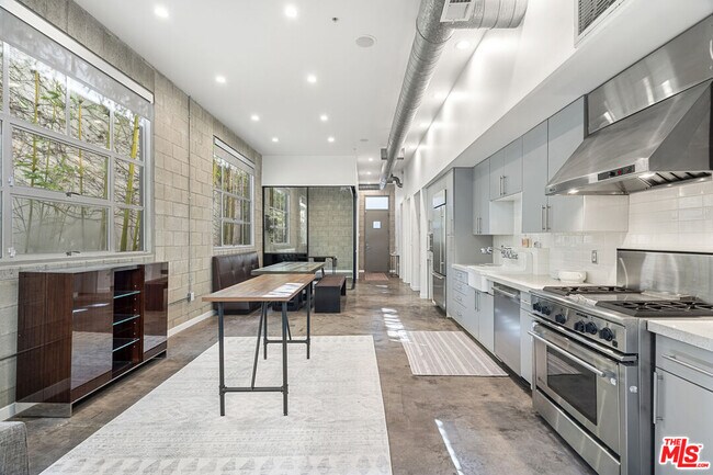 Building Photo - 710 Orlando Ave