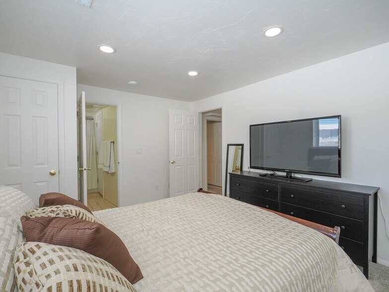 Master Bedroom - 2185 E 9800 S