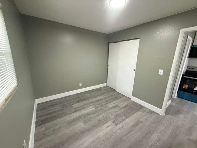 Building Photo - 1/1 Available Now Tampa