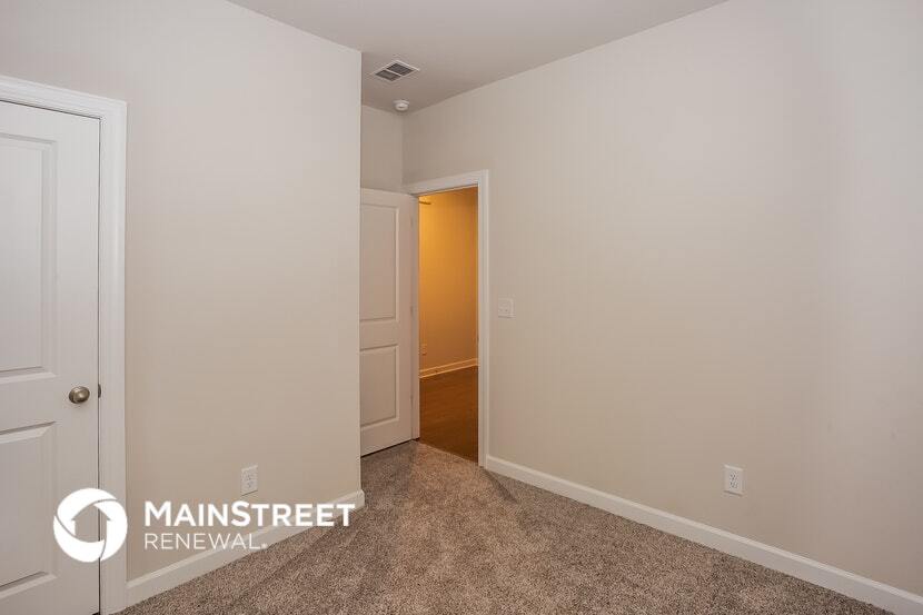 Building Photo - 4015 Honey Locust Dr