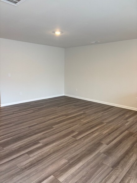 Building Photo - 128 Plumtree Ct