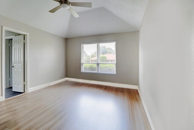 Building Photo - 1321 Clover Dr