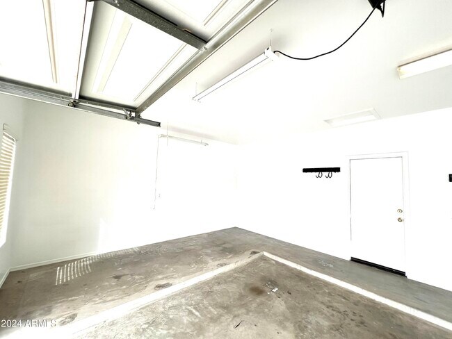 Building Photo - 3464 E Thornton Ave