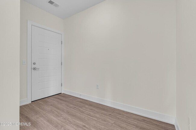 Building Photo - 19 Carr Ave