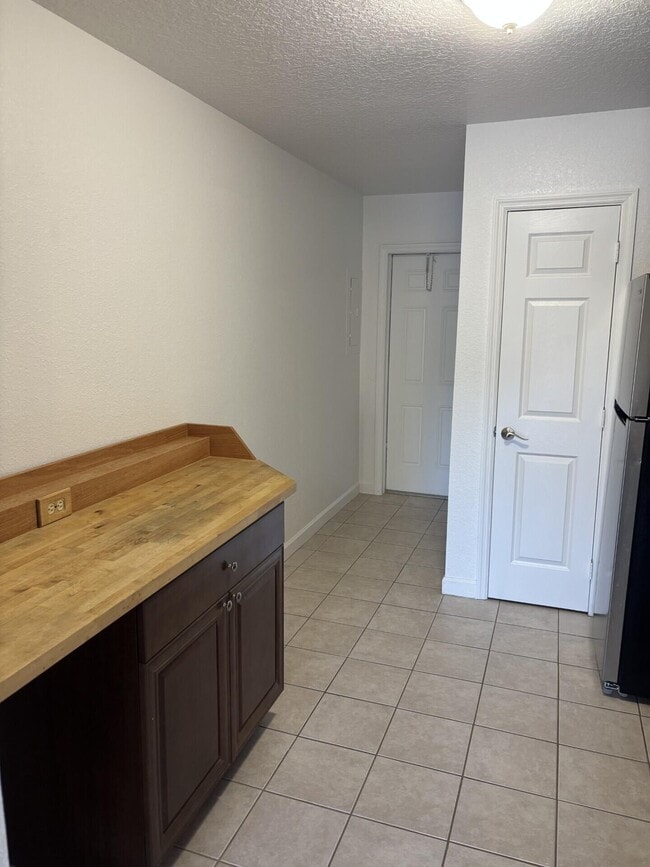 Building Photo - 751 Hummingbird Way