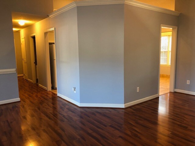 Building Photo - 905 Lowry Ct