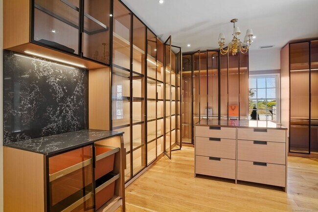 Building Photo - 355 Greens Farms Rd