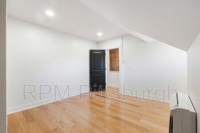 Building Photo - 161 Morewood Ave