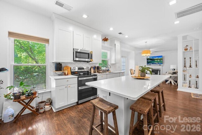Building Photo - 124 Shorecrest Dr