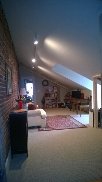 3rd Floor Bedroom or Loft - 1339-2 W North Ave