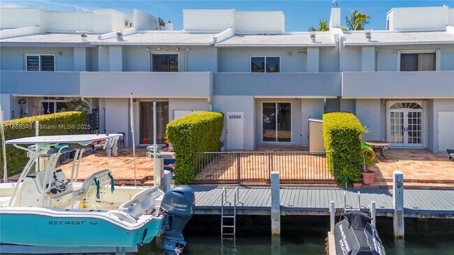 Building Photo - 3827 NE 166th St