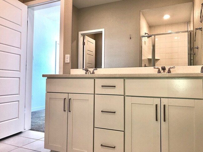 Building Photo - 6757 Quivas Way