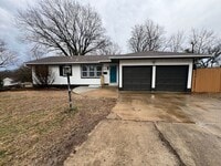 Building Photo - Move-In Ready 6-Bedroom Home in Raytown