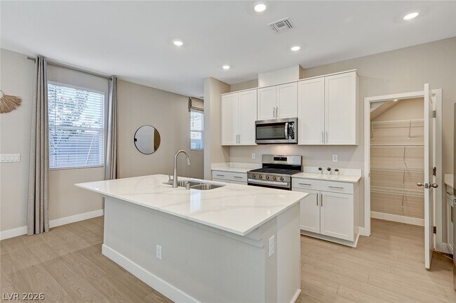 Building Photo - 10029 Luna River Ave