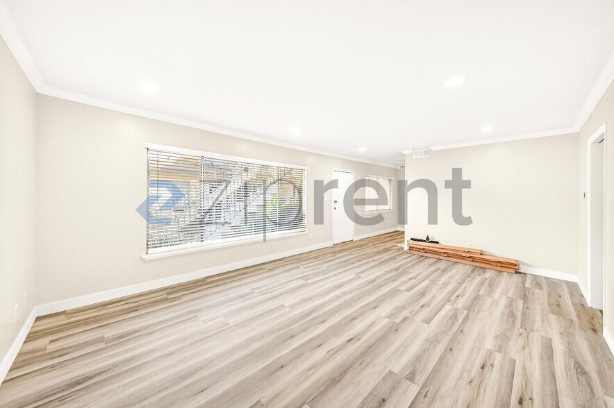 Building Photo - 2301 W Beverly Blvd