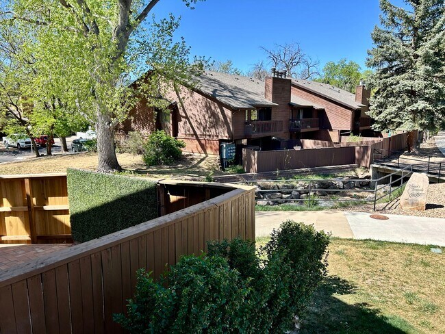 Building Photo - Beautiful & Bright Corner Condo in North Boulder