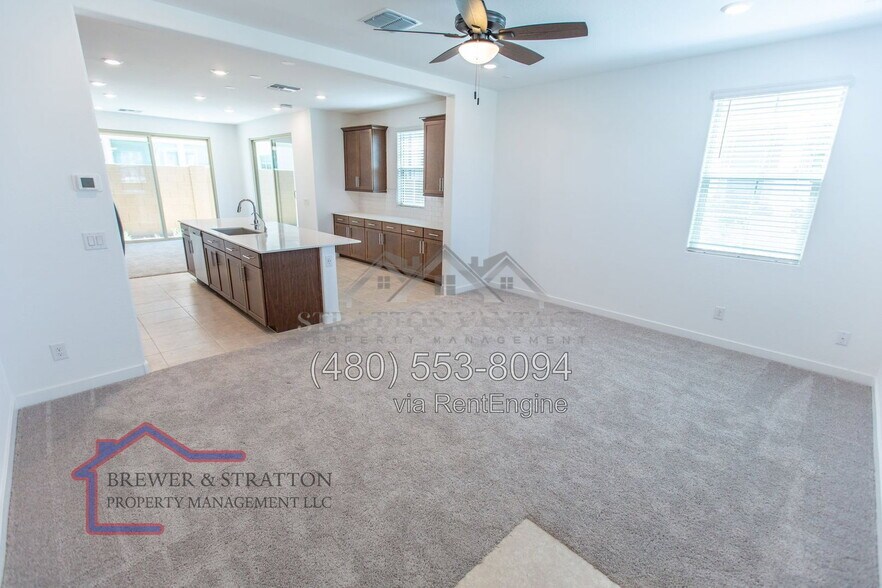 Building Photo - 1097 E Chapman Dr