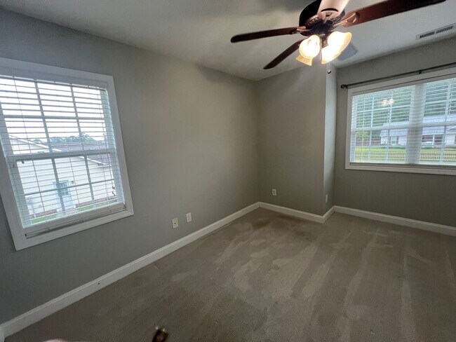 Building Photo - 314 Springcreek Ct