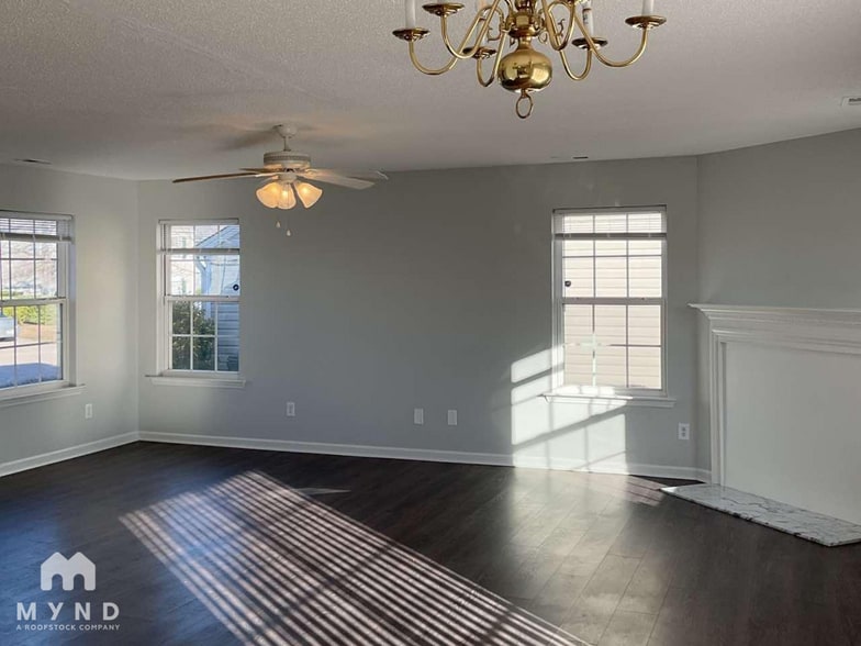 Building Photo - 7412 Lowell Ridge Rd