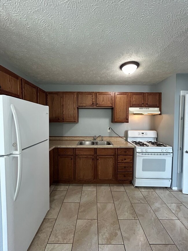 Building Photo - Private Entry, Cozy Comfort – 1 Bedroom, 1 Bathroom Home-Style Apartment