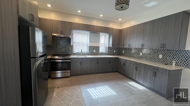 Building Photo - 4 bedroom in BROOKLYN NY 11210