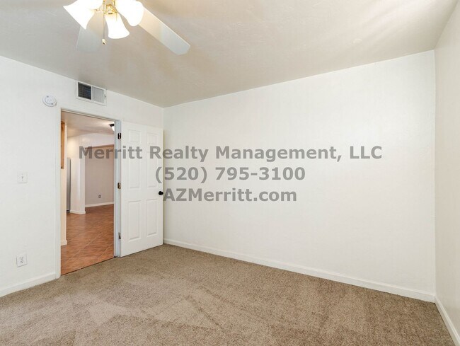 Building Photo - Sam Hughes 4 bedroom, 3 bath home with was...