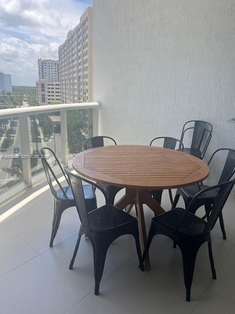 Building Photo - 15901 Collins Ave