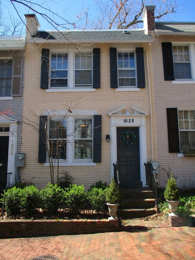Building Photo - The Charm that Defines Georgetown is Captured in this 2 bedroom 2 bathroom Townhome