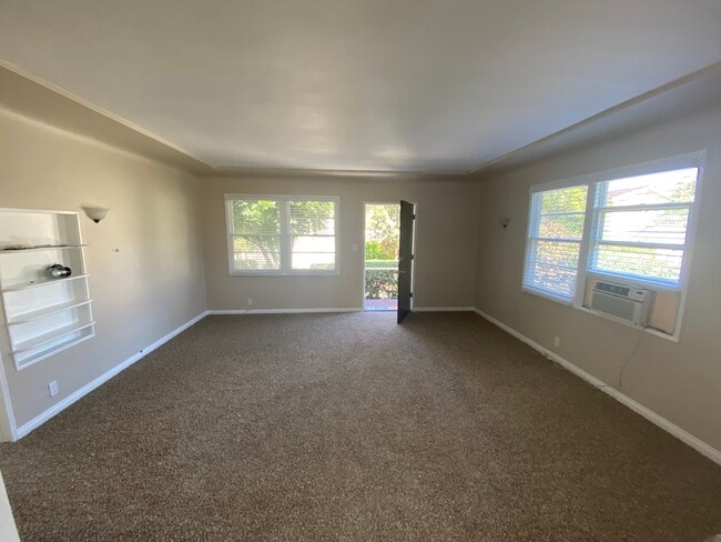 Living Room - 1611 S Atlantic Blvd